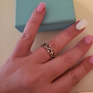 Tiffanys Paloma Picasso®

Loving Heart Band Ring